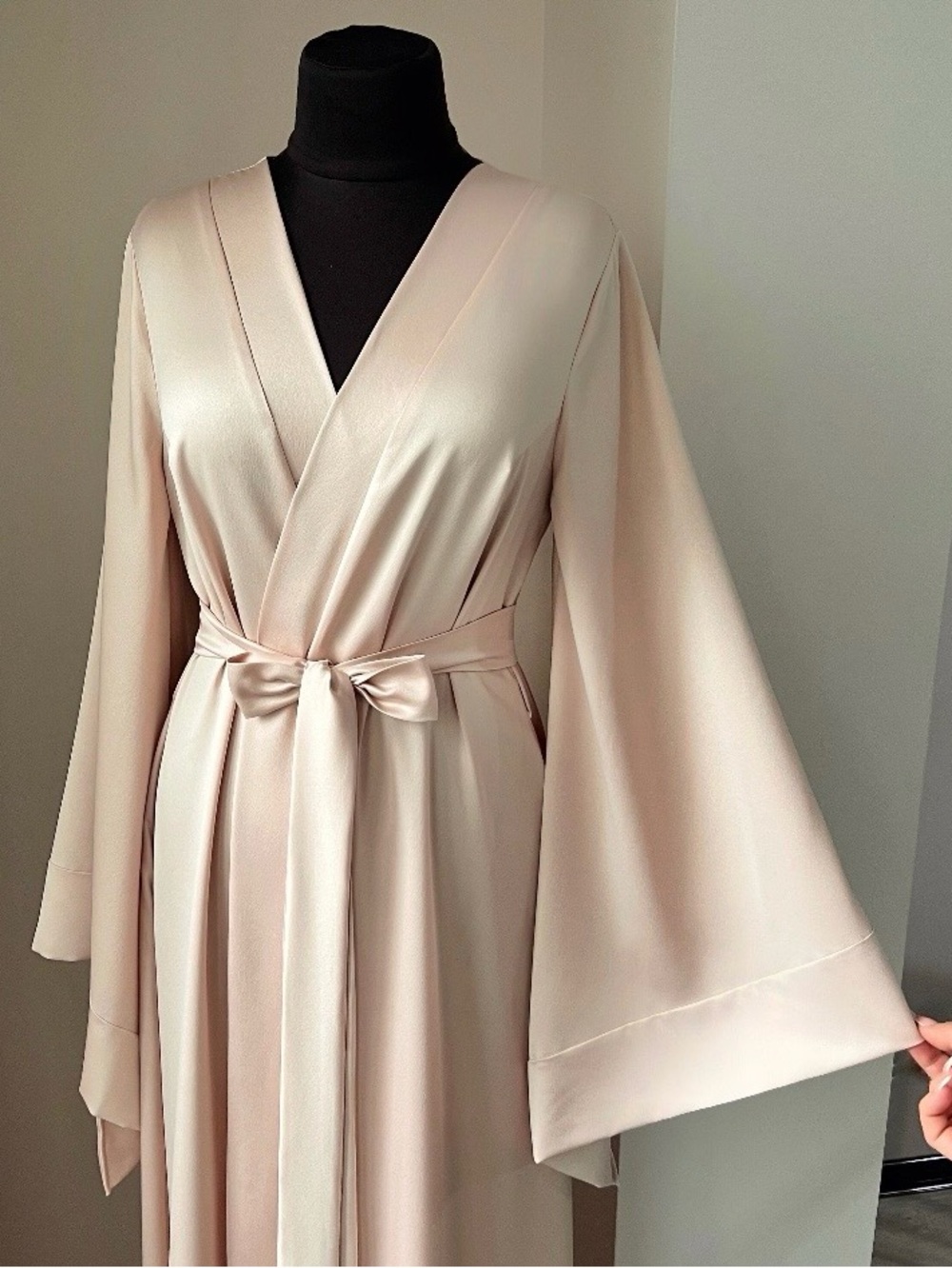 ♥️ Silky Wrap Robe in Ballet 🩰 Pink – Women's Intimates & Sleepwear - Picture 3 of 9